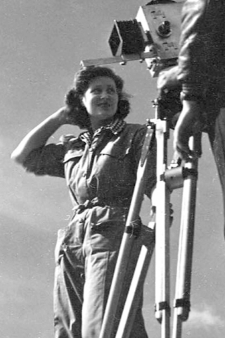 Kay Mander filming New Builders (1944) © Courtesy of Kay Mander Collection